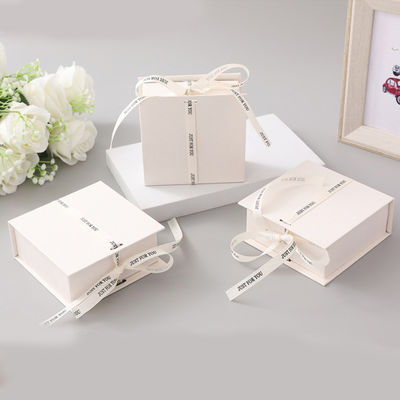 White Ribbon Logo Thẻ quà gấp hộp trang điểm Quần áo phụ kiện Bảng giấy cứng với sơn bóng