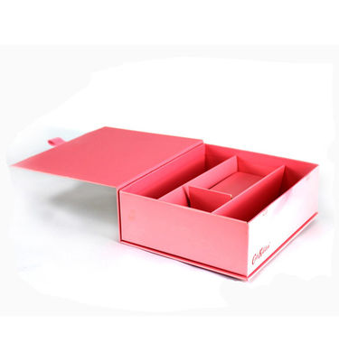 Các hộp quà hình trái tim giấy màu sắc có thể tùy chỉnh với kết thúc sơn