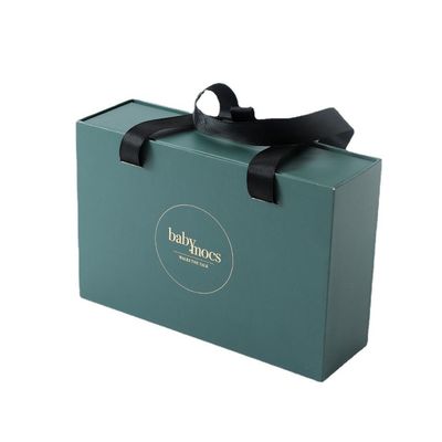 Đơn đặt hàng tùy chỉnh được chấp nhận quần áo đóng gói giấy quần áo hộp với tay cầm kích thước tùy chỉnh