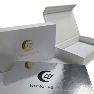 Hộp quà từ tính bằng giấy Ngài trắng bạc ngọc trai với Logo in gói tùy chỉnh