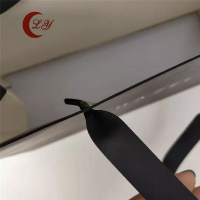 Túi giấy quà màu đen thân thiện với môi trường với logo của riêng bạn được làm từ vật liệu tái chế