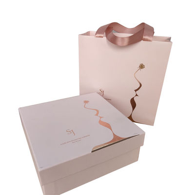 Nhãn hiệu tùy chỉnh sang trọng Nhựa vàng in giấy Kraft mua sắm Bao bì túi cho giày quần áo