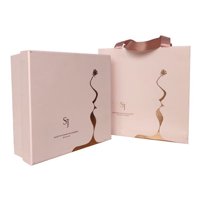 Nhãn hiệu tùy chỉnh sang trọng Nhựa vàng in giấy Kraft mua sắm Bao bì túi cho giày quần áo