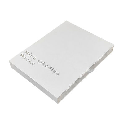 Hộp trắng với mẫu kết cấu đơn giản thanh lịch với logo bạc bóng mờ ngăn kéo ván đồ trang sức đóng gói quà tặng nhỏ