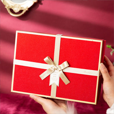 Logo UV tùy chỉnh tái chế 2pcs Bao bì ván nắp và cơ sở hộp quà tặng với vòm cho quần áo giày mỹ phẩm