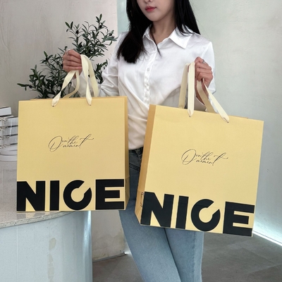 Túi giấy in LOGO tùy chỉnh thân thiện với môi trường Bán buôn In túi giấy Kraft Túi giấy chất lượng cao cho quần áo