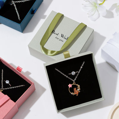 Hộp đựng trang sức bằng giấy kraft in hình tùy chỉnh sang trọng cho bông tai & vòng cổ Hộp đựng nhẫn bằng giấy có thể tái chế Bao bì quà tặng thân thiện với môi trường cho phụ nữ