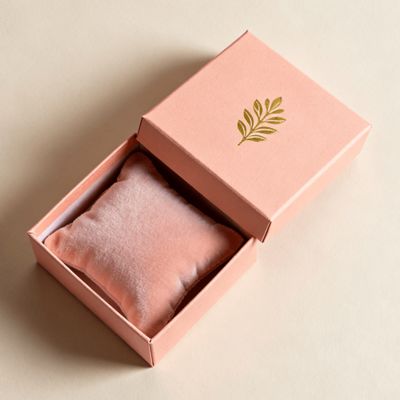 Hộp quà tặng sang trọng thiết kế riêng bằng giấy cứng màu xanh lá dập nổi đựng trang sức cho nhẫn và bông tai, dùng để cất giữ phụ kiện thời trang