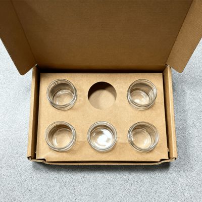 Hộp quà tặng bằng giấy kraft sóng 6 ly tùy chỉnh cho hộp đựng nến thơm 2 Oz với in lá vàng & xử lý cán mờ